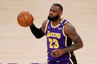 LeBron James no está de acuerdo con la 'repesca' que implementó la NBA esta temporada; los Lakers de James están cerca de caer en la zona del 'mini torneo' a falta de menos de 10 juegos para el final de la campaña. (AP)