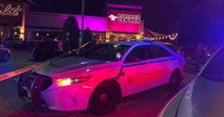 Una mujer murió y varias personas resultaron lesionadas cuando un conductor atropelló a un grupo de gente en el estacionamiento de un restaurante en un suburbio de Houston después de una pelea registrada la madrugada del jueves, informó la policía. (ESPECIAL) 
