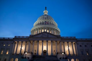 El recinto del Congreso federal de EUA, en Washington, se encuentra vallado por completo desde enero.