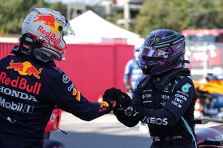 El piloto holandés Max Verstappen (Red Bull) se impuso en los terceros entrenamientos libres, rompiendo el dominio que los Mercedes tuvieron el viernes, en una sesión en la que los españoles Carlos Sainz (Ferrari) y Fernando Alonso (Alpine) fueron cuarto y undécimo respectivamente. (EFE)