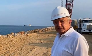 El presidente de México, Andrés Manuel López Obrador, informó este domingo que las obras y proyectos del Corredor Transístmico no se concesionaron a particulares y, por el contrario, quedarán a cargo de la Secretaría de Marina. (ESPECIAL)
