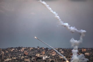 Varias explosiones se escucharon este lunes en Jerusalén después de que sonaran las alarmas antiaéreas por disparos de cohetes desde la Franja de Gaza, según informaron fuentes del Ejército israelí. (ARCHIVO) 