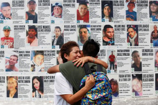 En el Día de las Madres, Guillermo Fernández-Maldonado, representante de la ONU-DH en México, dijo que esta conmemoración está marcada 'por la dolorosa ausencia de sus hijos e hijas, víctimas de desaparición forzada o desaparición por particulares'.
(EFE)