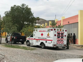 Paramédicos de la Cruz Roja, se encargaron de brindar atención médica al joven, quien fue identificado como Ángel Manuel de 22 año de edad.
(EL SIGLO DE TORREÓN)