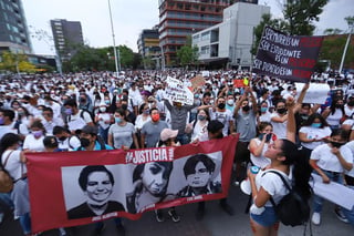 Cientos de universitarios mexicanos y familiares de personas desaparecidas marcharon este martes para exigir justicia por el secuestro y asesinato de tres hermanos, uno de ellos estudiante, en la ciudad de Guadalajara, capital del estado de Jalisco, en el oeste del país. (EL UNIVERSAL)