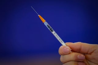 Un comité científico de los Centros para la Prevención y Control de Enfermedades (CDC, en inglés) de Estados Unidos votó este miércoles a favor de recomendar la vacuna contra la COVID-19 de Pfizer para los menores de entre 12 y 15 años. (ARCHIVO) 
