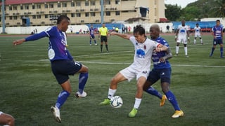 El futbolista lagunero Moisés Arce Jr., formó parte del encuentro que se fue a tiempo extra, donde su equipo logró el pase a la siguiente ronda. (TWITTER)