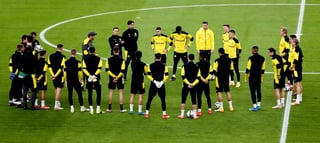 El Dortmund acostumbra usar una defensa de cuatro hombres. (EFE)