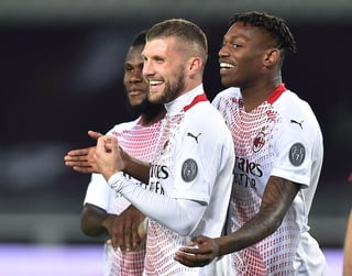 Ante Rebic consiguió una tripleta en apenas 12 minutos del complemento, para que el Milan triturara el miércoles 7-0 al Torino, con lo cual fortaleció sus posibilidades de clasificación a la Liga de Campeones.
(EFE)