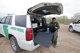 La tía de dos de las cinco niñas indocumentadas localizadas esta semana cerca de la frontera entre Texas y México dijo que ambas fueron secuestradas en México junto con su madre y que la familia pagó un rescate de unos 3,000 dólares. (ARCHIVO) 
