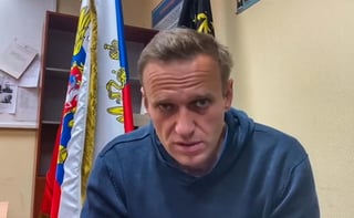 El líder opositor ruso, Alexéi Navalni, ha demandado a la prisión a la que fue llevado en abril pasado debido al deterioro de su salud y en la que se recupera de la huelga de hambre de 24 días que efectuó para exigir que le vieran sus médicos de confianza, informó hoy un tribunal de la región de Vladímir. (ARCHIVO) 
