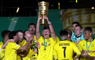 El Borussia Dortmund ganó este jueves la Copa de Alemania al imponerse por 1-4 al RB Leipzig con dos goles de Jadon Sancho y otros dos Erling Haaland, en un partido que quedó prácticamente definido en la primera parte. (EFE)
