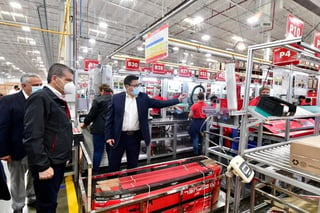 Riquelme Solís hizo referencia a la confianza que tienen en Coahuila,  empresas como General Motors,  Park Ohio en el Parque Industrial Piedras Negras, HFI en Monclova y Milwaukee Tools en Torreón, entre otras, que realizan importantes inversiones.