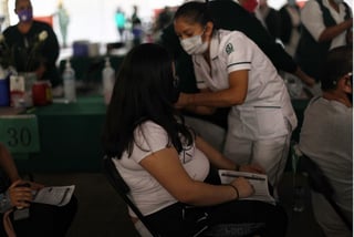 En la primera etapa de vacunación de embarazadas, en la región Centro de Coahuila se han aplicado las primeras 30 dosis.