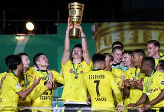 Borussia Dortmund goleó 4-1 en la final al Leipzig. (AP)