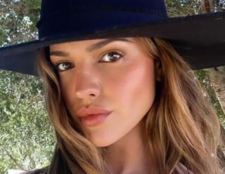 Este fin de semana, la actriz mexicana que reside actualmente en Los Ángeles, California, Eiza González, fue criticada en las redes sociales por no dar propina al 'valet parking' que le entregó su camioneta. (Instagram) 
