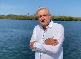 Desde San Blas, en la Rivera de Nayarit, el presidente Andrés Manuel López Obrador envió un mensaje a los profesores para conmemorar el Día del Maestro este 15 ed mayo. (YouTube) 