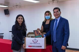 Donación de libros para reclusas de Coahuila. 