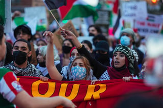 Manifestantes propalestinos salieron el sábado a las calles en Los Ángeles, Nueva York, Boston, Filadelfia, Atlanta y otras ciudades estadounidenses para exigir que Israel ponga fin a los ataques aéreos contra la Franja de Gaza. (AP)