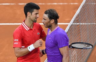 El serbio Novak Djokovic, que perdió este domingo la final del Masters 1.000 de Roma contra el español Rafa Nadal, aseguró que su rival fue 'mejor en los momentos decisivos' del encuentro, que acabó 7-5, 1-6 y 6-4. (Especial) 