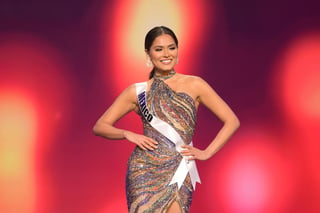 La mexicana Andrea Meza fue coronada este domingo como Miss Universo en una gala celebrada en un hotel de lujo a las afueras de Miami que se convirtió en una 'fiesta latina', pues la primera y la segunda finalistas fueron Miss Brasil, Julia Gama, y Miss Perú, Janick Maceta. (EFE)