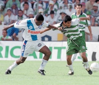 Santos Laguna y Puebla se vieron las caras en las semifinales del Verano 2001, y Santos avanzó tras igualar en el global 6-6. (ARCHIVO)