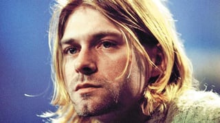 Seis mechones supuestamente cortados en 1989 del cabello de Kurt Cobain, el líder de Nirvana fallecido en 1994, se han vendido por 14.145 dólares en una subasta virtual de Iconic Auctions. (ESPECIAL) 