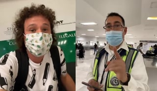 El 'youtuber' fue multado por presuntamente utilizar el teléfono mientras esperaba su equipaje en el Aeropuerto Internacional de la Ciudad de México (CAPTURA) 
