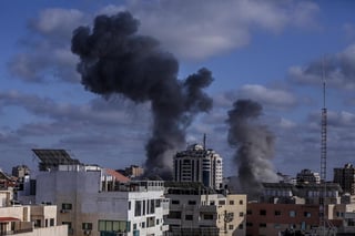 El Ejército de Israel y las milicias palestinas de Gaza continúan con el intercambio de fuego mientras las partes estudiaban aceptar una tregua, propuesta por los mediadores internacionales, para frenar once días consecutivos de escalada bélica. (ARCHIVO) 
