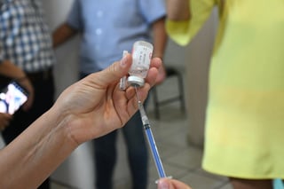 El secretario de Salud en Durango, Sergio González Romero negó que la vacunación antiCOVID deba suspenderse previo a la jornada electoral del 6 de junio.
(ARCHIVO)