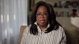 La famosa presentadora Oprah Winfrey decidió romper el silencio al decir que fue violada repetidas ocasiones por varios miembros de su familia cuando era tan solo una niña.  (ESPECIAL) 