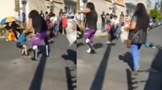 El niño fue lanzado con violencia al pavimento por el luchador, después de que lo sorprendiera por la espalda durante la presentación de lucha libre en la Ciudad de México (CAPTURA) 