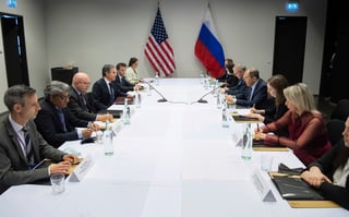 Rusia y EUA han decidido rebajar una retórica más propia de la Guerra Fría e intercambiar gestos para una cumbre entre presidentes. (AP) 