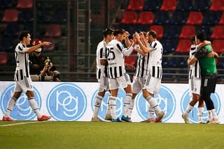 Juventus goleó 4-1 al Bolonia y acabó en cuarto lugar. (EFE)