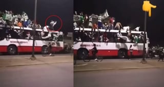 Al chocar contra unos cables de luz, el hombre cayó del camión donde fanáticos celebraban al equipo lagunero (CAPTURA) 