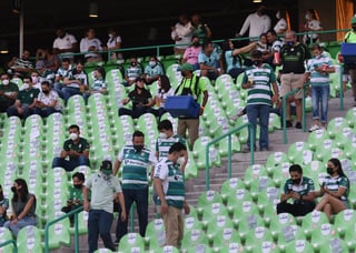 Autorizaron un aforo del 70 por ciento en el Estadio Corona para el próximo juego de la final del futbol mexicano, el cual será disputado entre Club Santos Laguna y Cruz Azul. (ARCHIVO)