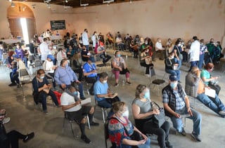 El próximo lunes, el gobierno de Nuevo León tiene contemplado reanudar las clases presenciales en preparatoria y educación superior, mientras los casos de contagio de COVID-19, empezaron a subir desde mediados de la semana anterior. (ARCHIVO)