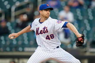 Jacob deGrom permitió una carrera en cinco entradas, en la victoria de Mets 3-1 sobre los Rockies. (AP)