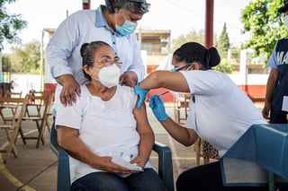 Más de 45 mil  personas en distintos países del mundo han participado en los estudios fase tres de la vacuna, en México más de 15 mil. 