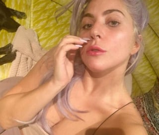 Este miércoles, Lady Gaga sorprendió a sus seguidores de Instagram con una serie de fotografías luciendo su figura curvilínea en bikini. (Instagram) 