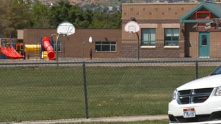 Un empleado de una escuela en Utah frustró el secuestro de una niña y contuvo al secuestrador a punta de pistola hasta que llegaron los agentes, dijo la policía. (ESPECIAL) 
