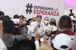  Durante gira electoral por la ciudad de Puebla, el dirigente nacional de Morena, Mario Delgado sufrió la 'guerra sucia' que enfrentan algunos de sus candidatos e incluso fue testigo de un zafarrancho. (EL UNIVERSAL)