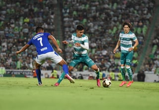 Santos careció de llegadas de peligro en la segunda mitad, y cayó derrotado por la mínima diferencia ante Cruz Azul,en el duelo de ida de la gran final del Guardianes 2021. (JESÚS GALINDO)