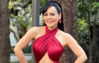 La actriz costarricense celebró sus 62 años mostrando su figura en traje de baño (@MARIBELGUARDIA) 