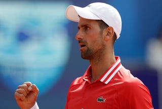 El serbio Novak Djokovic, número uno del tenis mundial, conquistó en su ciudad natal el título número 83 de su carrera en el circuito ATP, al vencer en Belgrado por 6-4 y 6-3 al zurdo eslovaco Alex Molcan en vísperas del comienzo de Roland Garros. (Especial) 