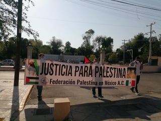 Integrantes de la Federación Palestina en México A. C. se manifestaron este sábado para exigir un alto a la violencia que se genera con los ataques armados de Israel, mismos que han dejado decenas de fallecidos y cientos de heridos, especialmente en la zona de la franja de Gaza. (El Siglo de Torreón) 