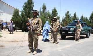 Un proyectil de mortero cayó en un lugar donde se celebraba una boda en el norte de Afganistán y mató a siete personas, la mayoría niños, e hirió al menos a otras cuatro personas, según un portavoz policial. (EFE)