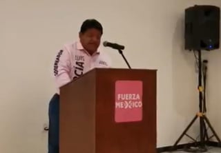 El candidato de Fuerza por México a la gubernatura de Campeche, Luis García Hernández, declinó a favor de su contrincante de la alianza PRI-PAN-PRD, Christian Castro Bello.
(ESPECIAL)