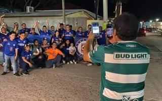Este fin de semana tras la derrota del Club Santos Laguna ante Cruz Azul en la final de la Liga MX, diversas fotografías de los festejos de ambos equipos han surgido en redes sociales. (Especial) 