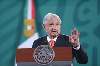López Obrador señaló que también se atienden a las familias de desaparecidos por la Guerra Sucia en México. (EFE)
